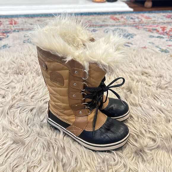 Sorel kids waterproof snow boots size 1 - Picture 4 of 10